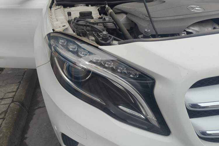 Used Mercedes-Benz GLA 2016 GLA 220 4MATIC Fashion Edition Right Front Headlight