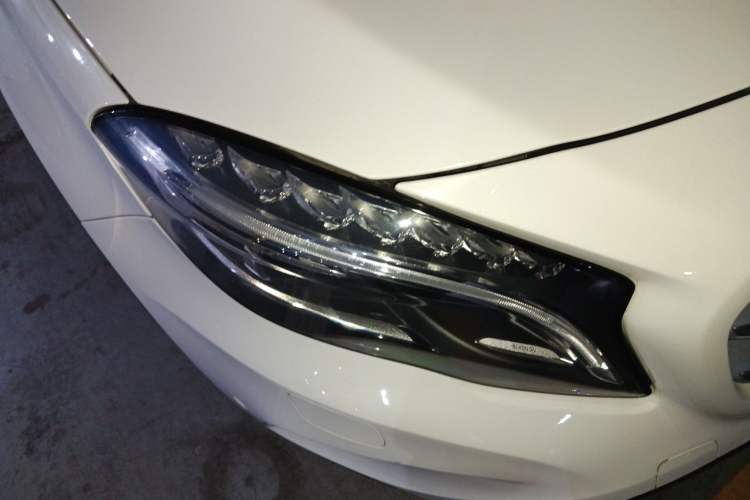 Used Mercedes-Benz GLA 2016 GLA 220 4MATIC Luxury Model Right Front Headlight