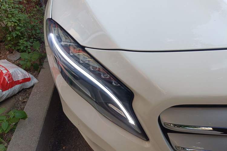Used Mercedes-Benz GLA 2016 GLA 220 4MATIC Fashion Edition Right Front Headlight
