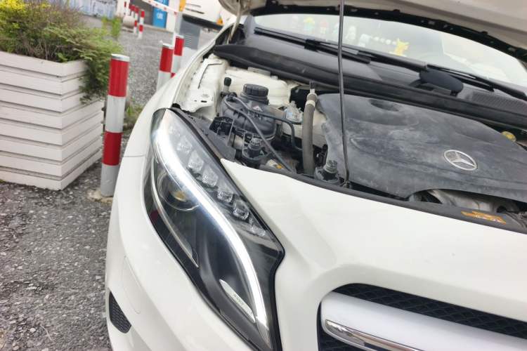 Used Mercedes-Benz GLA 2016 GLA 200 Fashion Model Right Front Headlight