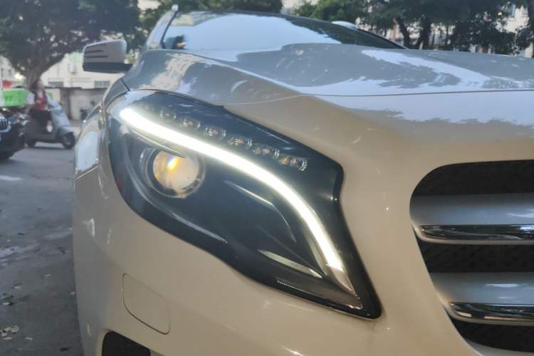 Used Mercedes-Benz GLA 2016 GLA 200 Fashion Model Right Front Headlight