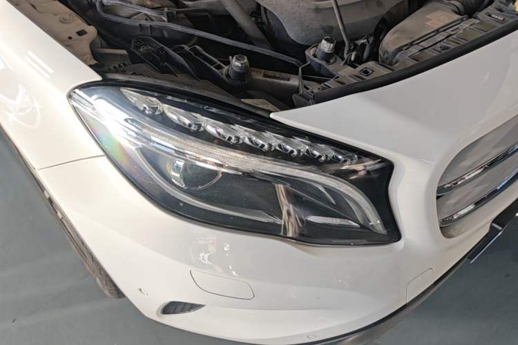 Used Mercedes-Benz GLA 2016 GLA 220 4MATIC Fashion Edition Right Front Headlight