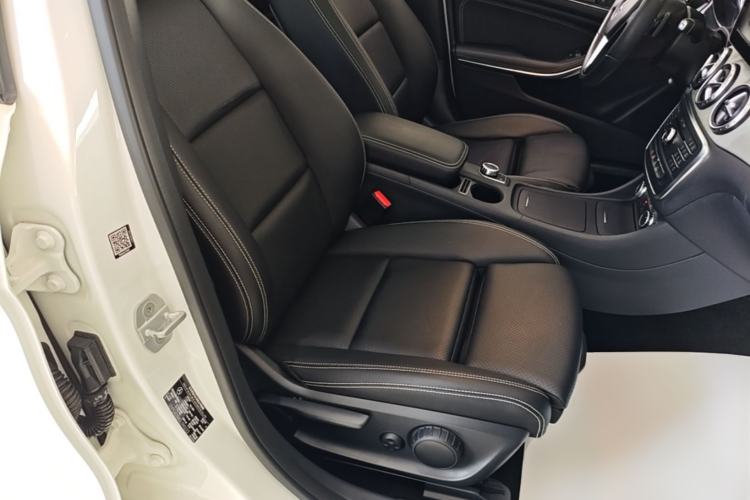 Used Mercedes-Benz GLA 2016 GLA 200 Sport Edition Right Front Seat