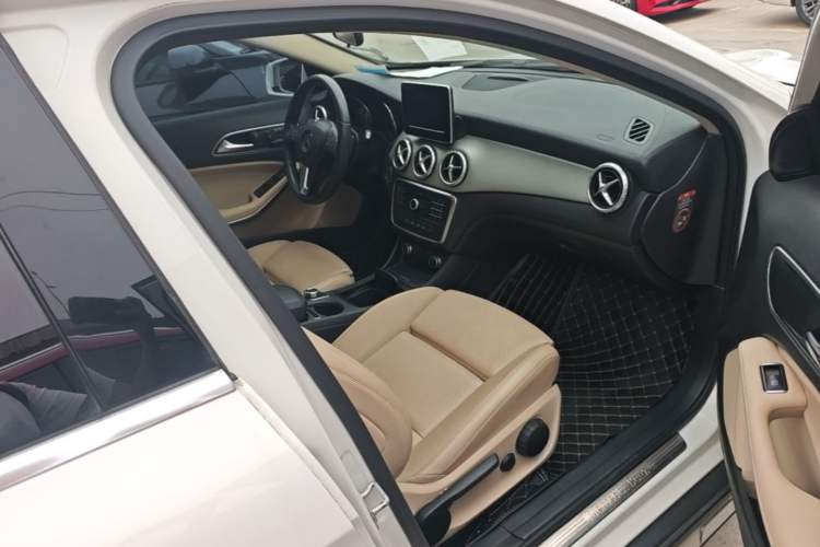 Used Mercedes-Benz GLA 2016 GLA 200 Fashion Model Right Front Seat