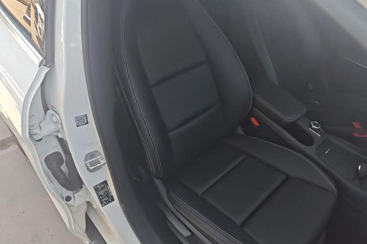 Used Mercedes-Benz GLA 2016 GLA 200 Sport Edition Right Front Seat