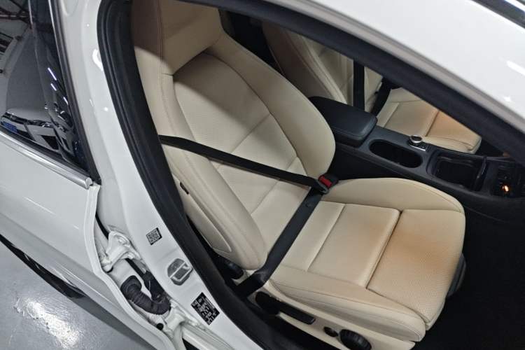 Used Mercedes-Benz GLA 2016 GLA 200 Sport Edition Right Front Seat