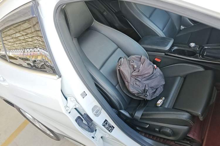 Used Mercedes-Benz GLA 2016 GLA 200 Sport Edition Right Front Seat