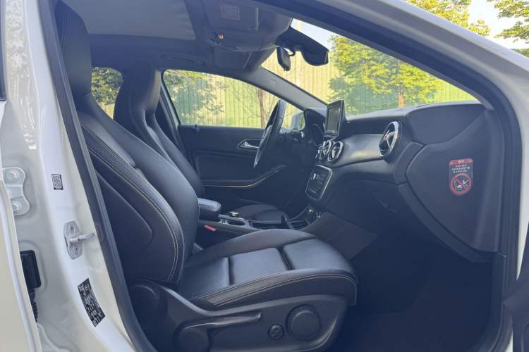 Used Mercedes-Benz GLA 2016 GLA 200 Sport Edition Right Front Seat