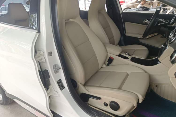 Used Mercedes-Benz GLA 2016 GLA 200 Fashion Model Right Front Seat
