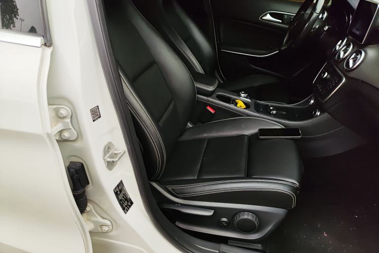 Used Mercedes-Benz GLA 2016 GLA 200 Fashion Model Right Front Seat