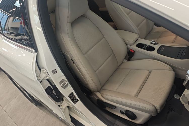 Used Mercedes-Benz GLA 2016 GLA 200 Sport Edition Right Front Seat