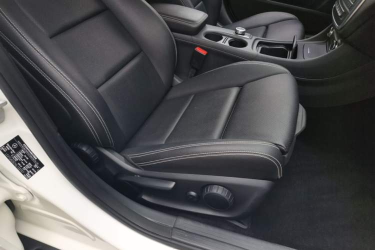 Used Mercedes-Benz GLA 2016 GLA 200 Fashion Model Right Front Seat