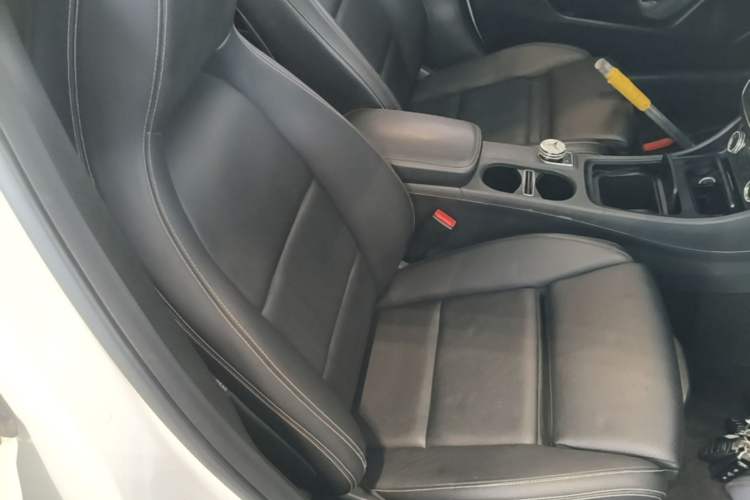 Used Mercedes-Benz GLA 2016 GLA 200 Sport Edition Right Front Seat