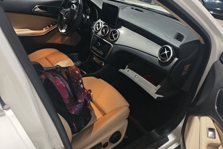 Used Mercedes-Benz GLA 2016 GLA 200 Fashion Model Right Front Seat