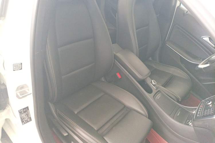 Used Mercedes-Benz GLA 2016 GLA 220 4MATIC Fashion Edition Right Front Seat