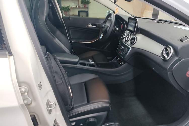 Used Mercedes-Benz GLA 2016 GLA 200 Fashion Model Right Front Seat