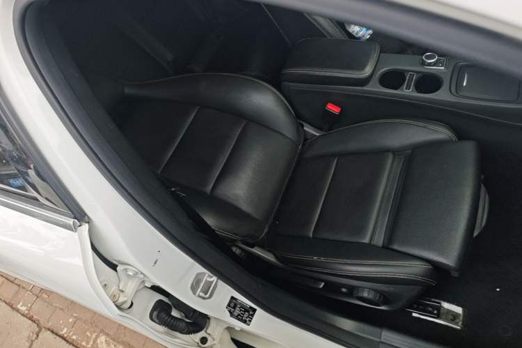 Used Mercedes-Benz GLA 2016 GLA 200 Fashion Model Right Front Seat