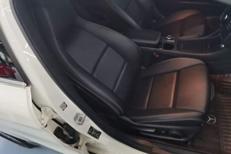 Used Mercedes-Benz GLA 2016 GLA 200 Sport Edition Right Front Seat