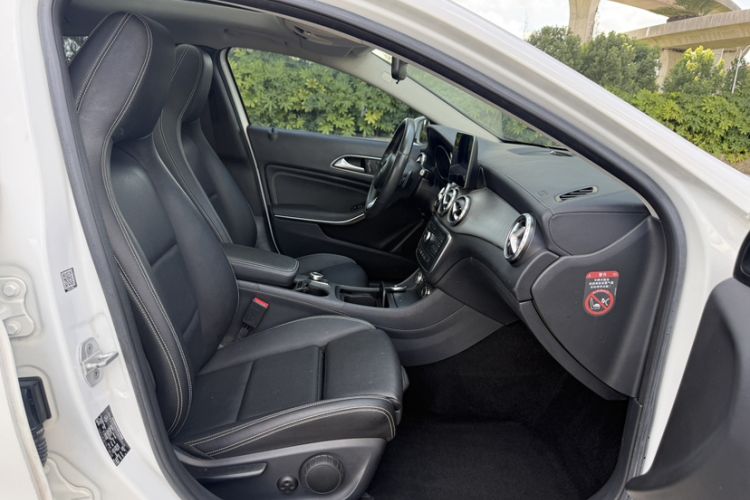 Used Mercedes-Benz GLA 2016 GLA 200 Fashion Model Right Front Seat
