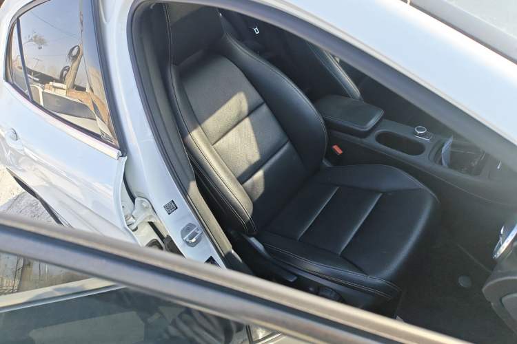 Used Mercedes-Benz GLA 2016 GLA 200 Sport Edition Right Front Seat