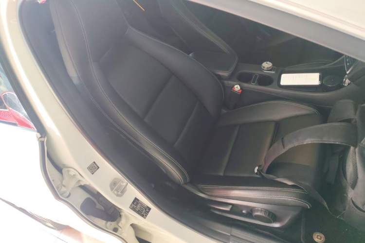 Used Mercedes-Benz GLA 2016 GLA 220 4MATIC Fashion Edition Right Front Seat