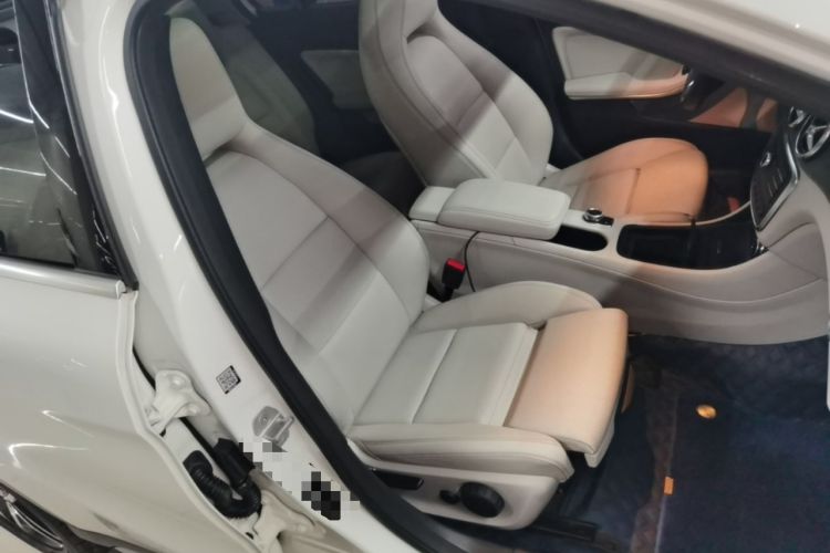 Used Mercedes-Benz GLA 2016 GLA 220 4MATIC Fashion Edition Right Front Seat