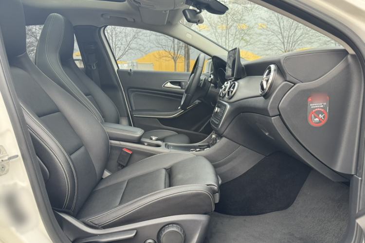 Used Mercedes-Benz GLA 2016 GLA 220 4MATIC Fashion Edition Right Front Seat