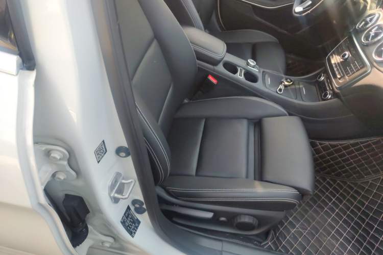 Used Mercedes-Benz GLA 2016 GLA 200 Sport Edition Right Front Seat