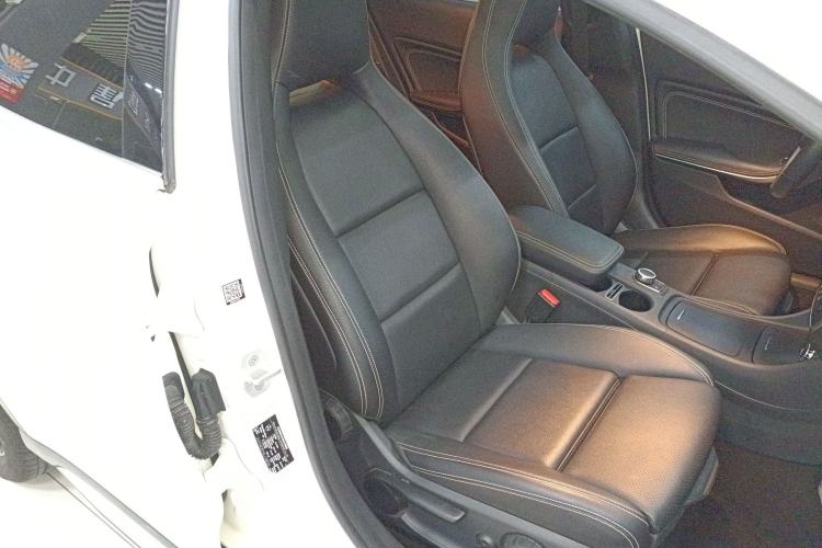 Used Mercedes-Benz GLA 2016 GLA 200 Fashion Model Right Front Seat