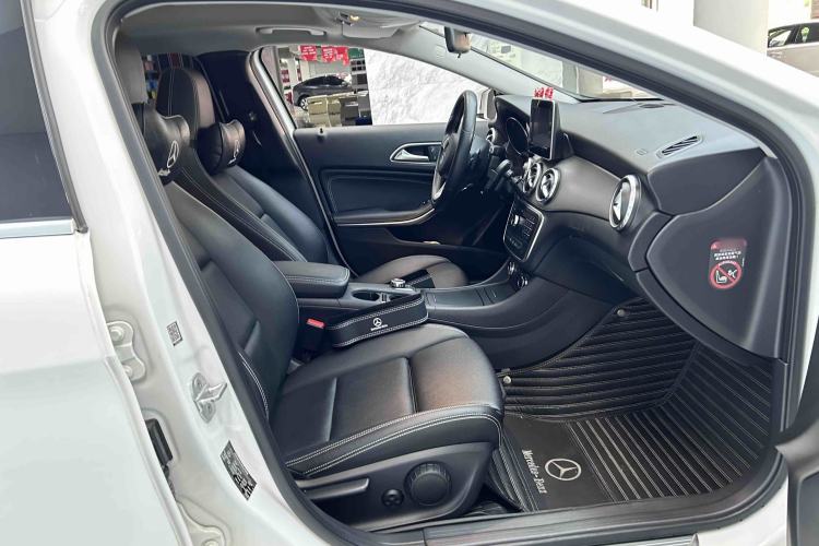 Used Mercedes-Benz GLA 2016 GLA 200 Sport Edition Right Front Seat