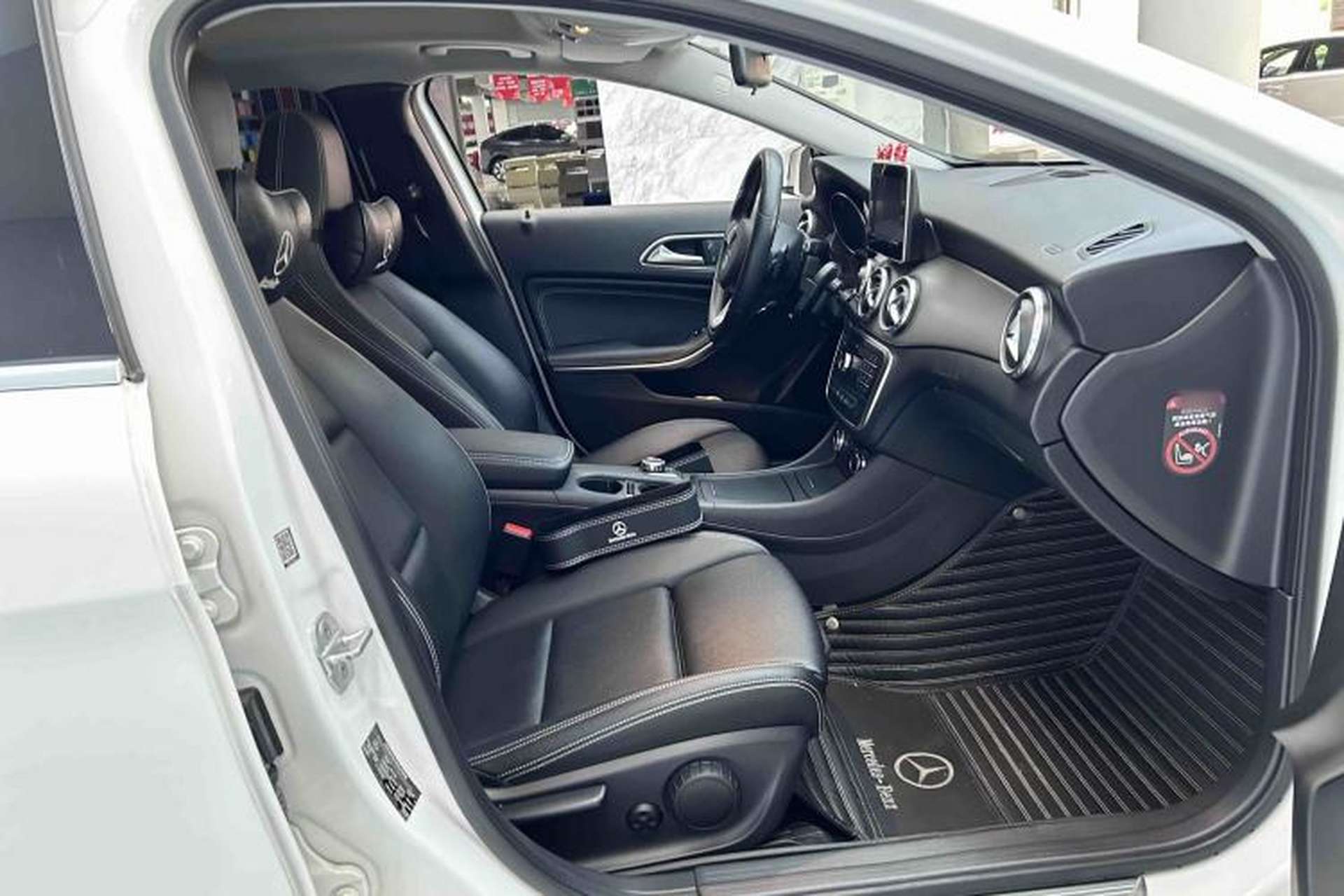 Used Mercedes-Benz GLA 2016 GLA 200 Sport Edition Right Front Seat