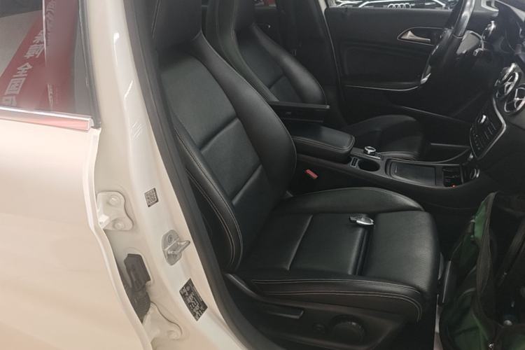 Used Mercedes-Benz GLA 2016 GLA 220 4MATIC Fashion Edition Right Front Seat
