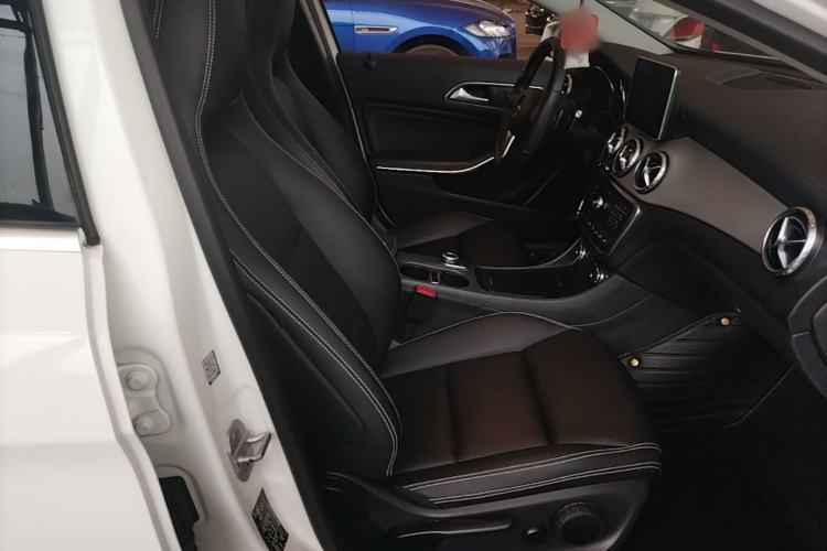 Used Mercedes-Benz GLA 2016 GLA 220 4MATIC Fashion Edition Right Front Seat