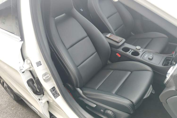 Used Mercedes-Benz GLA 2016 GLA 200 Fashion Model Right Front Seat
