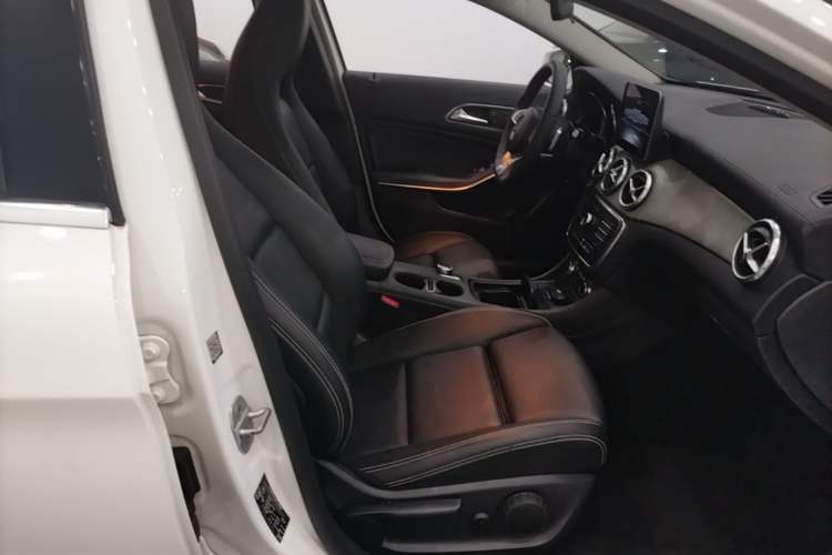 Used Mercedes-Benz GLA 2016 GLA 200 Fashion Model Right Front Seat