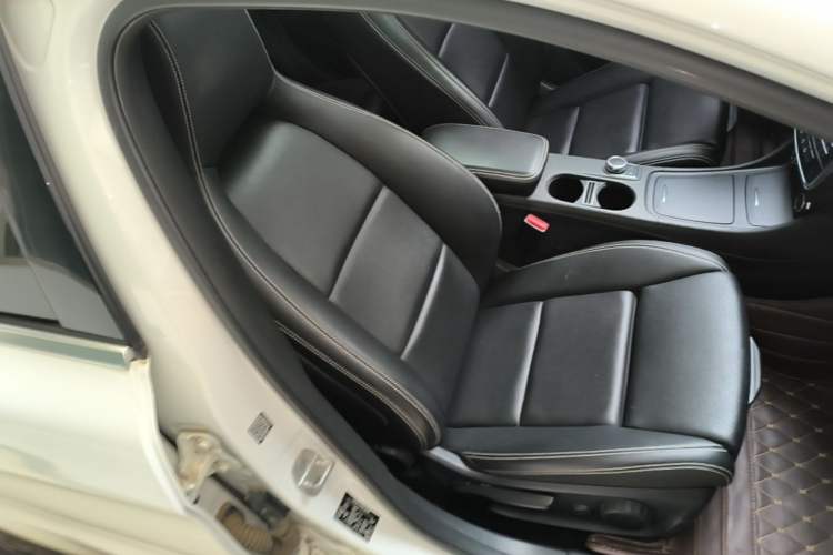 Used Mercedes-Benz GLA 2016 GLA 200 Fashion Model Right Front Seat