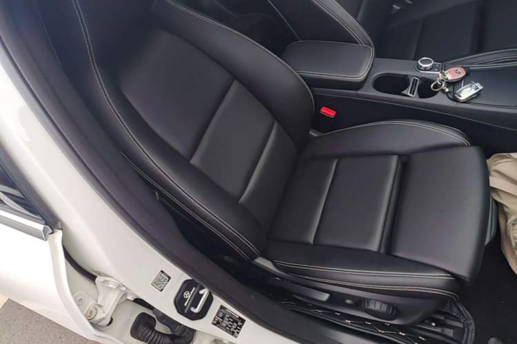 Used Mercedes-Benz GLA 2016 GLA 200 Sport Edition Right Front Seat