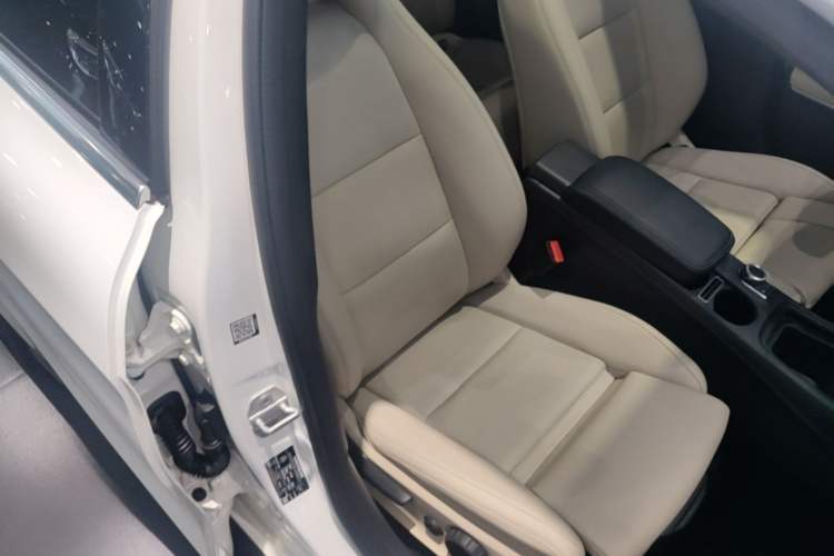 Used Mercedes-Benz GLA 2016 GLA 200 Fashion Model Right Front Seat