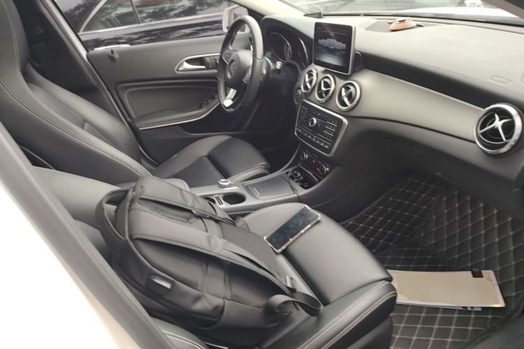 Used Mercedes-Benz GLA 2016 GLA 220 4MATIC Fashion Edition Right Front Seat