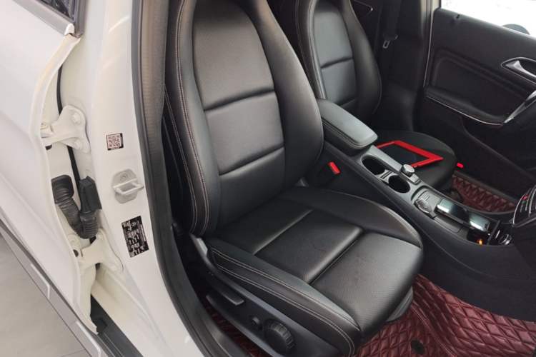 Used Mercedes-Benz GLA 2016 GLA 200 Fashion Model Right Front Seat