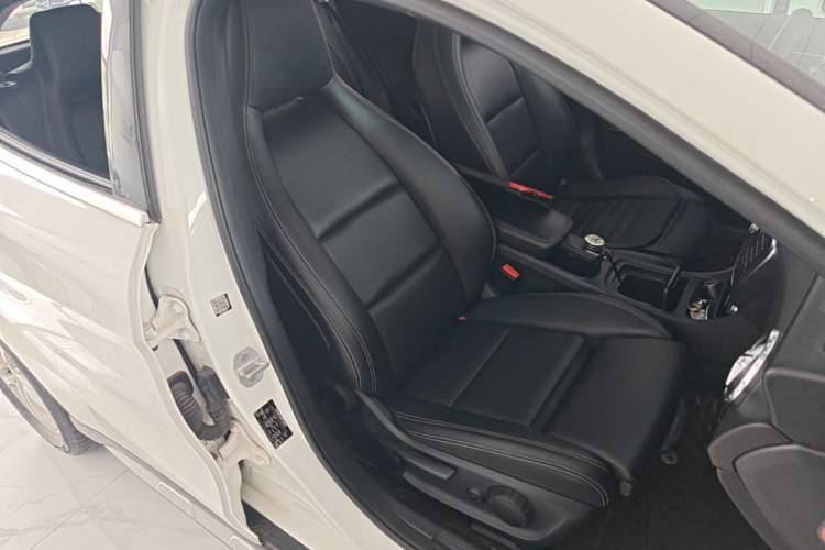 Used Mercedes-Benz GLA 2016 GLA 200 Sport Edition Right Front Seat