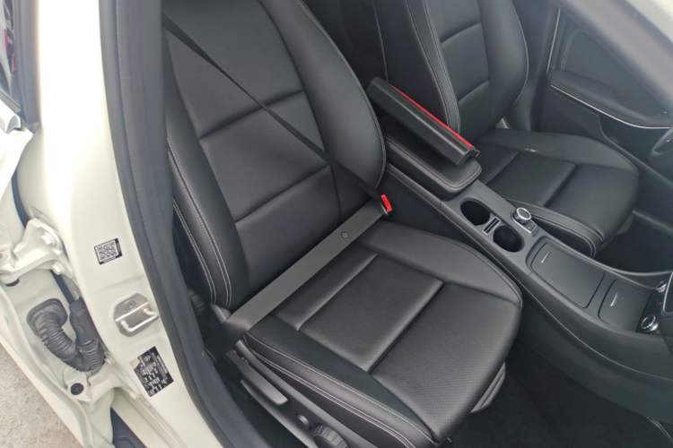 Used Mercedes-Benz GLA 2016 GLA 200 Fashion Model Right Front Seat