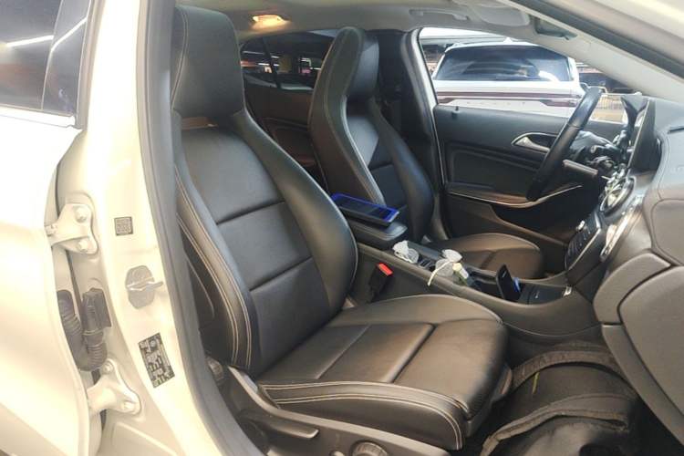 Used Mercedes-Benz GLA 2016 GLA 200 Fashion Model Right Front Seat