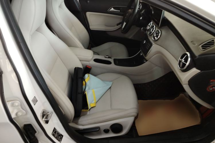 Used Mercedes-Benz GLA 2016 GLA 200 Sport Edition Right Front Seat