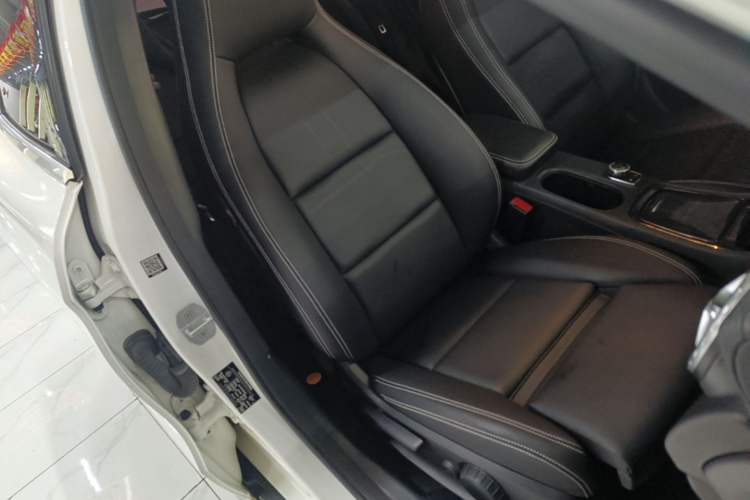 Used Mercedes-Benz GLA 2016 GLA 220 4MATIC Fashion Edition Right Front Seat