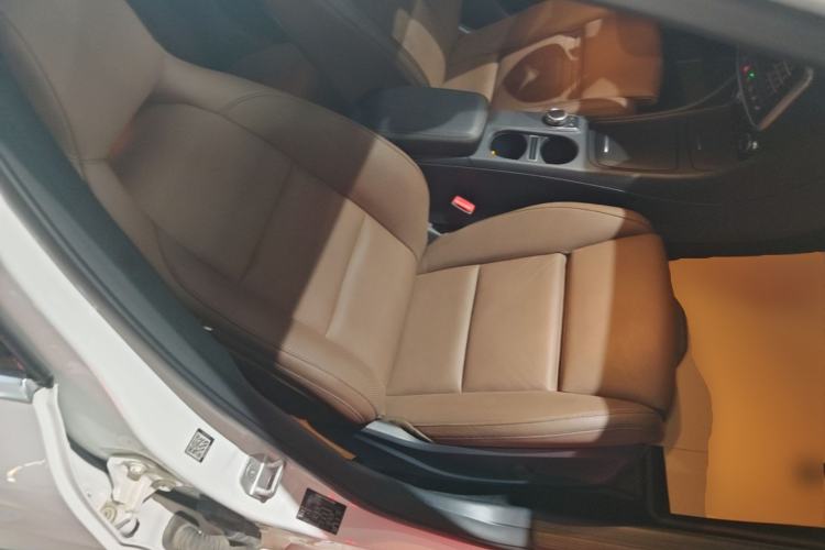 Used Mercedes-Benz GLA 2016 GLA 260 4MATIC Sport Edition Right Front Seat