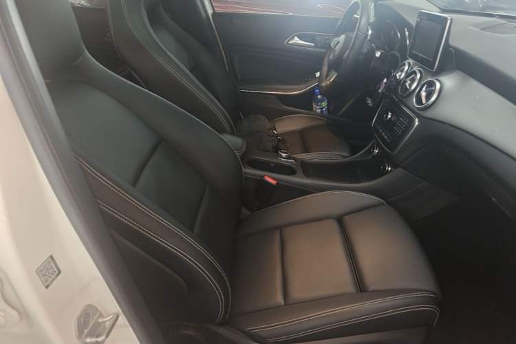 Used Mercedes-Benz GLA 2016 GLA 200 Sport Edition Right Front Seat