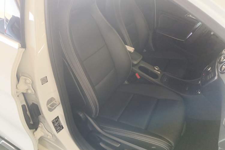 Used Mercedes-Benz GLA 2016 GLA 200 Sport Edition Right Front Seat