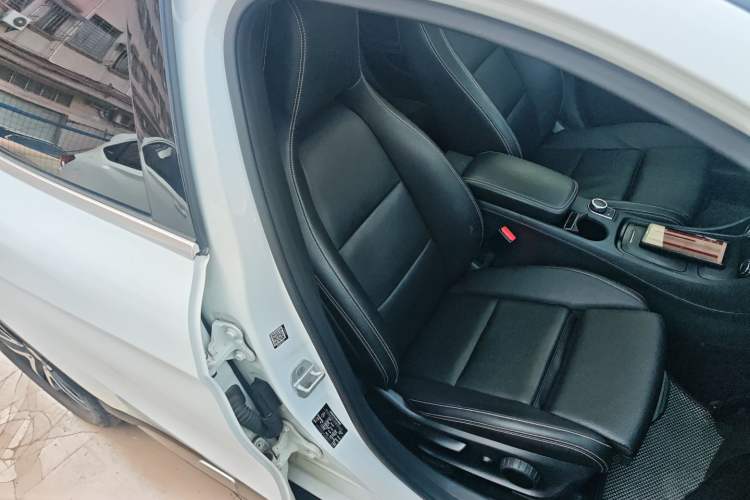 Used Mercedes-Benz GLA 2016 GLA 200 Fashion Model Right Front Seat