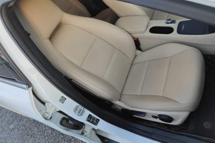 Used Mercedes-Benz GLA 2016 GLA 200 Sport Edition Right Front Seat